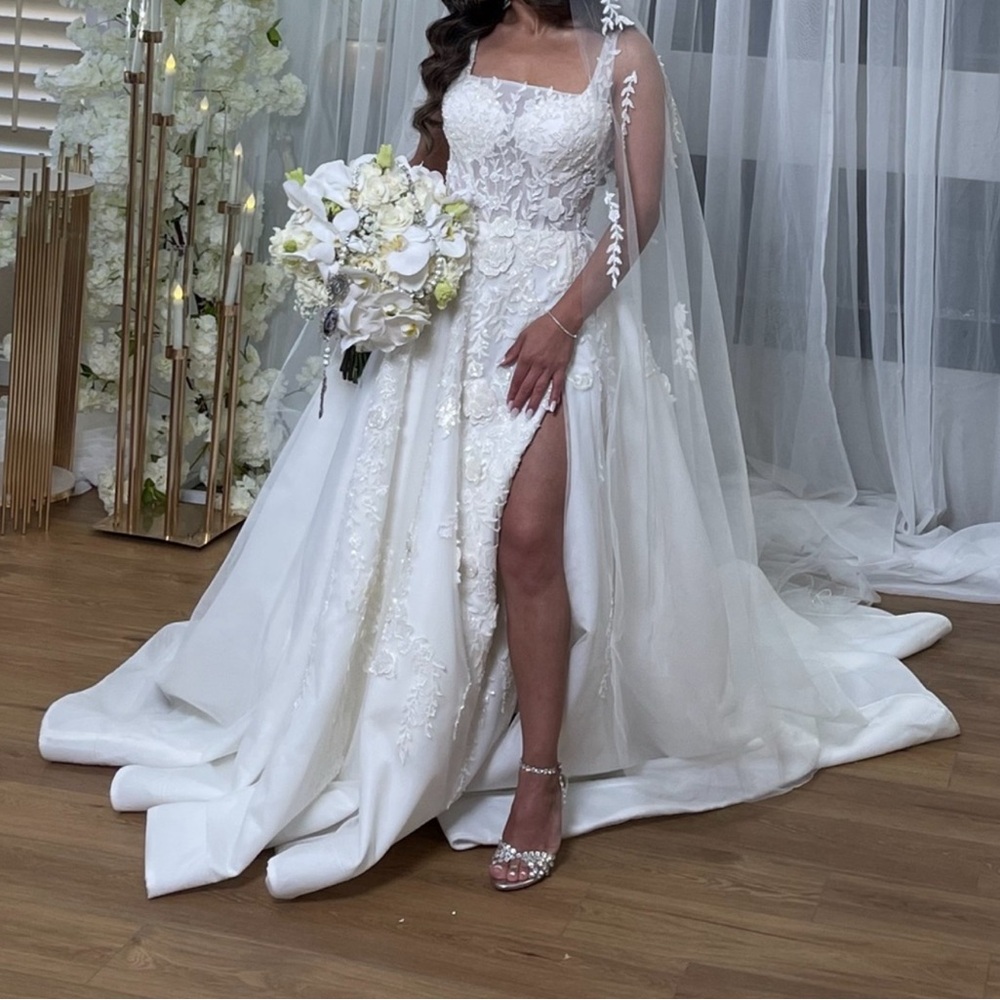 Elegant White Wedding Dress